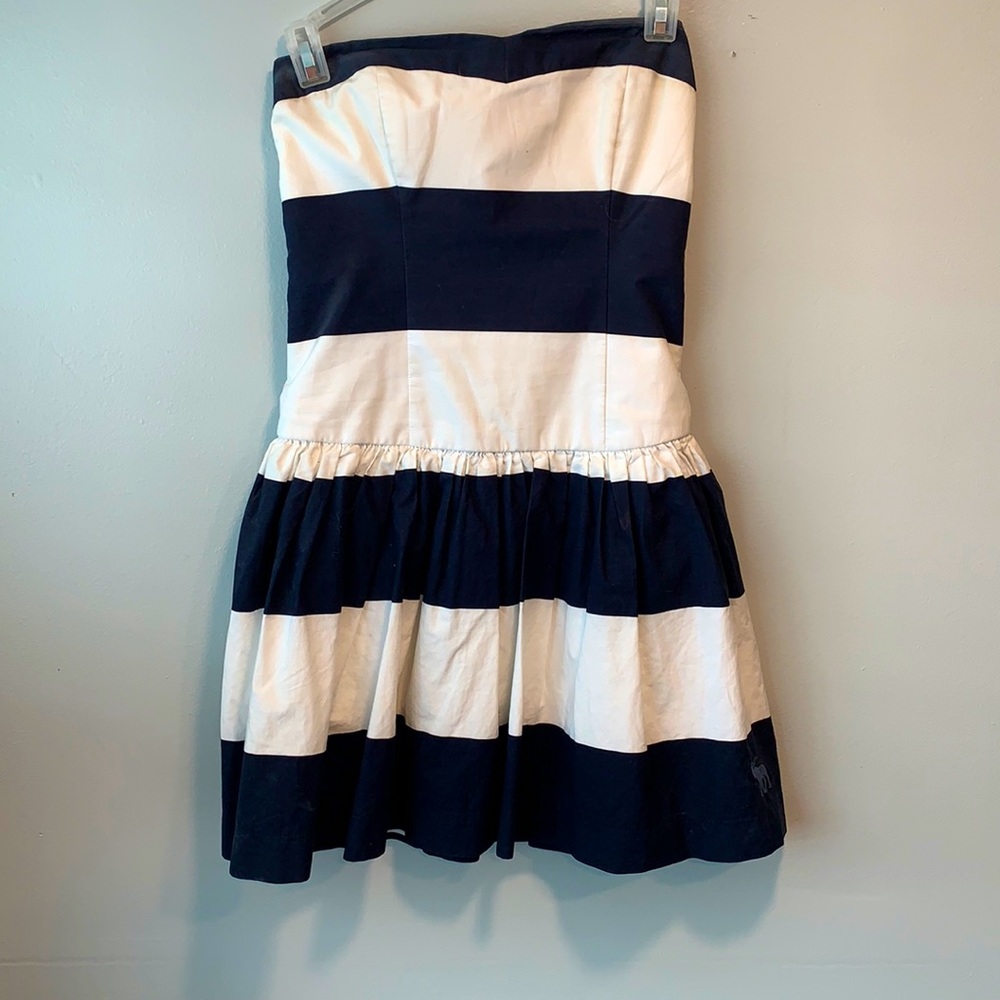 Strapless short dress.